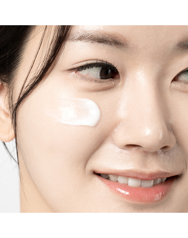 더마라인 디렉소 시카 엑소 컴포팅 에멀젼 200ml 착용컷