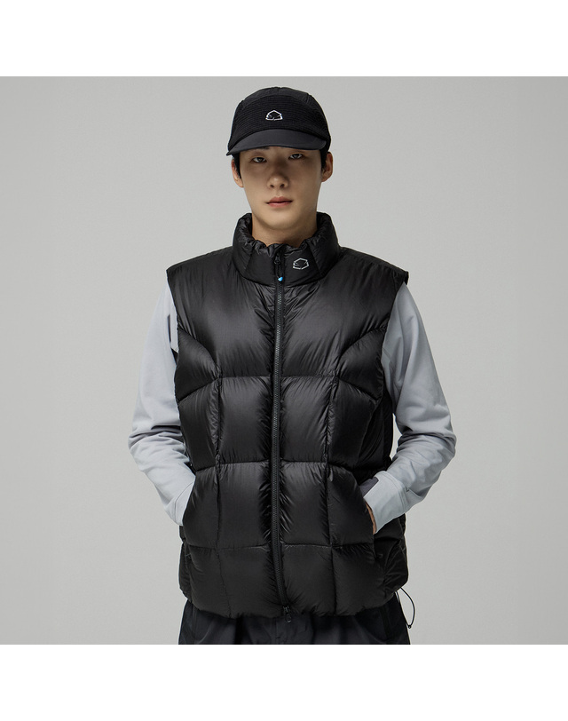 제로그램 라모나110 구스 제로라이트 베스트 착용컷