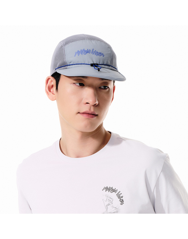 제로그램 MIDNIGHT HIKERS 5패널 메쉬 캡 그레이 착용컷