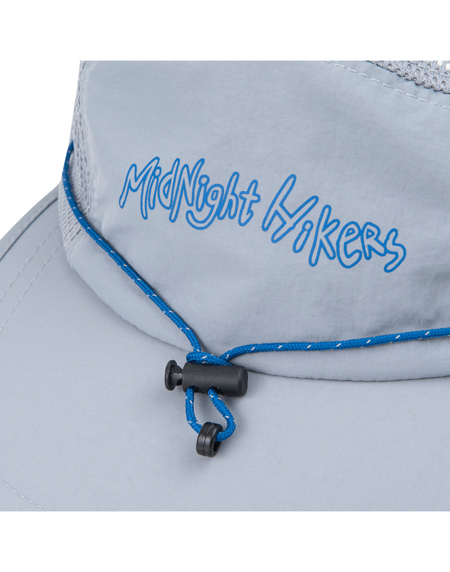 제로그램 MIDNIGHT HIKERS 5패널 메쉬 캡 그레이 착용컷