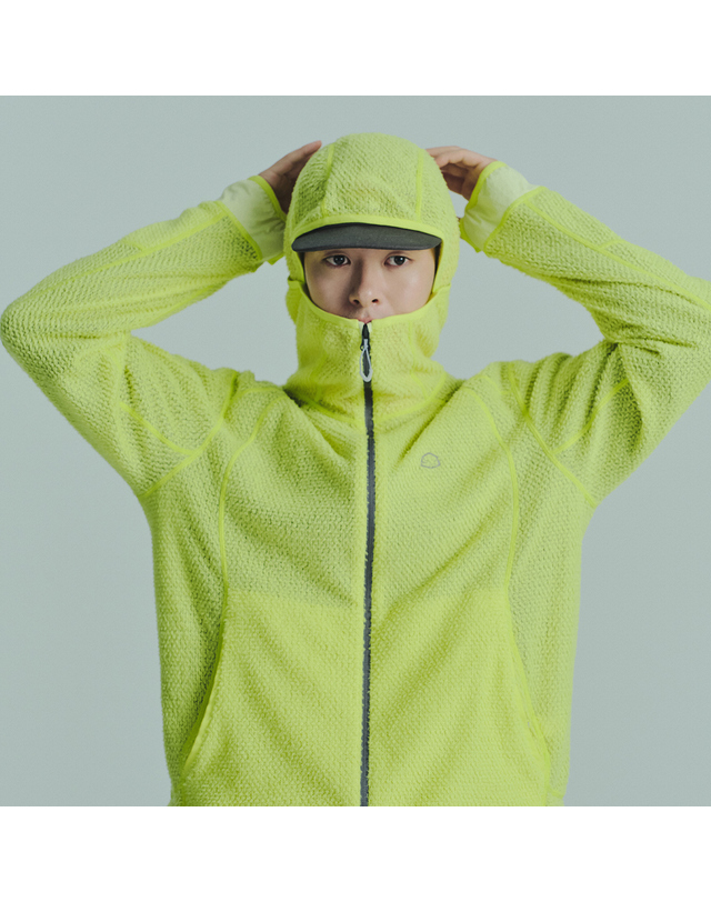 제로그램 폴라텍 알파90® 패커블 자켓 노랑 착용컷