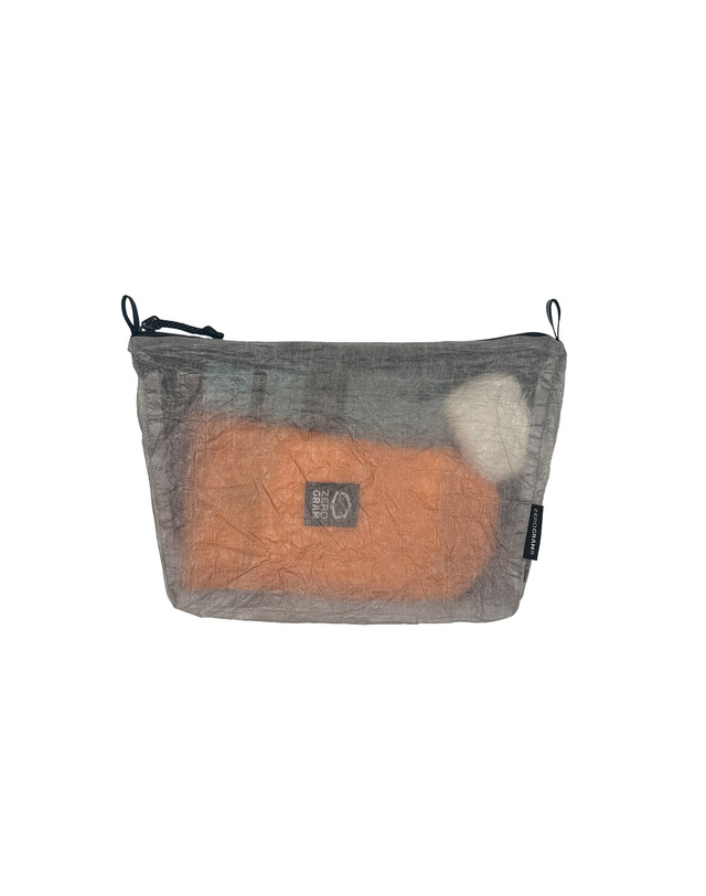 제로그램 하이커 파우치 L with Dyneema 블랙 착용컷