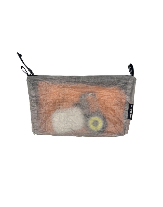 제로그램 하이커 파우치 M with Dyneema 블랙 착용컷
