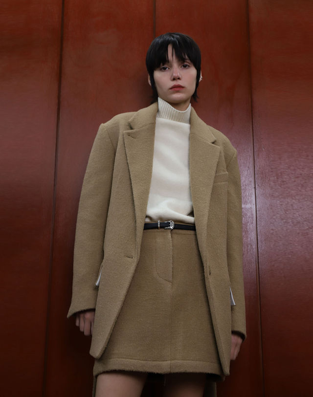 아에르 Skirt Mini Boucle Beige 착용컷