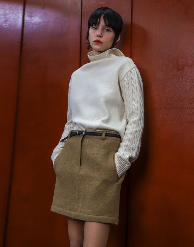 아에르 Skirt Mini Boucle Beige 착용컷