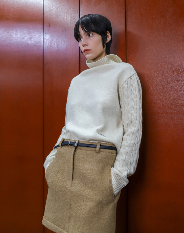 아에르 Cardigan Reversible Cable Zip Ivory 착용컷