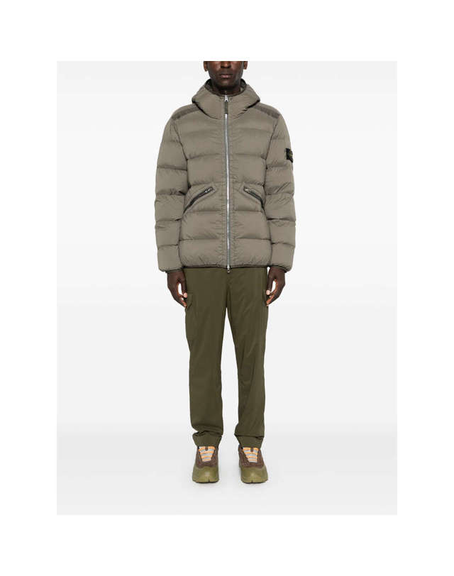 스톤아일랜드 (당일) 24FW 스톤아일랜드 와펜패치 토프 브라운 패딩 자켓 811543128 V0075 착용컷