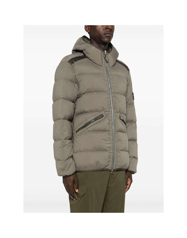 스톤아일랜드 (당일) 24FW 스톤아일랜드 와펜패치 토프 브라운 패딩 자켓 811543128 V0075 착용컷