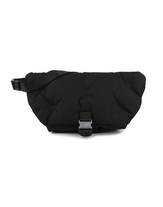 메종 마르지엘라 메종마르지엘라 글램 슬램 호보백 SB3WG0024-P4300-T8013 착용컷