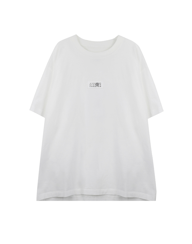 메종 마르지엘라 메종마르지엘라 뉴머릭 로고 반팔 티셔츠 SH0GC0033S24312-101 착용컷
