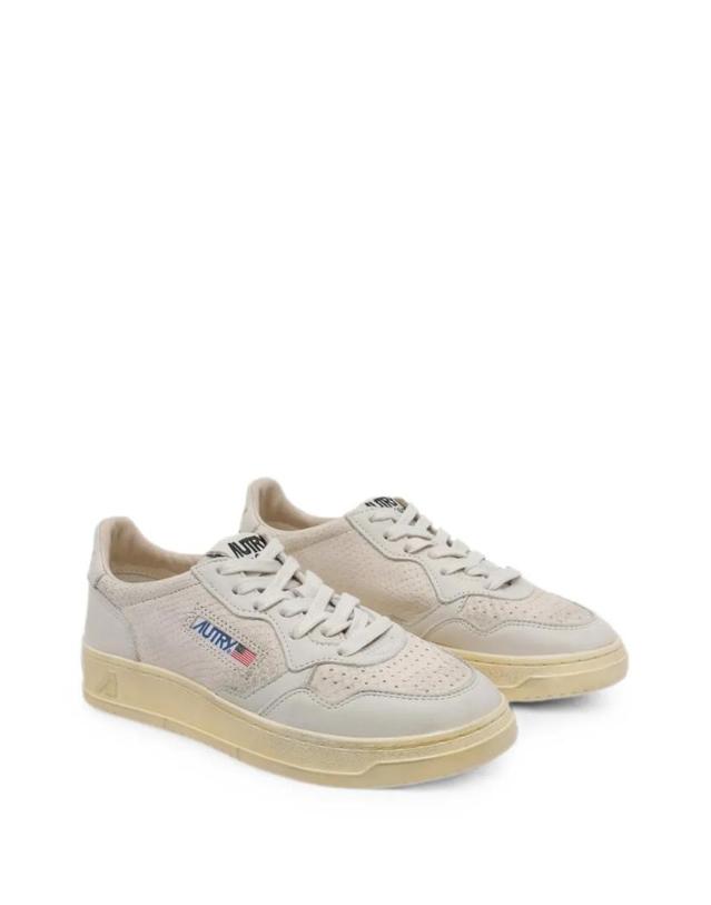 오트리 [해외직구] 26 FW 오트리 메달리스트 슈퍼 스웨이드 트리밍 스니커즈 AVLWPM01 TP457927088 착용컷