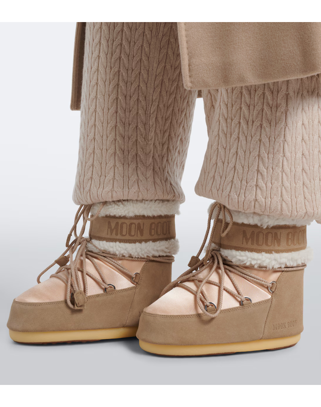 문부츠 [해외직구] 26 FW 문부츠 Icon Low Pearly Plus 새틴 스노우 부츠 TP581704780 착용컷