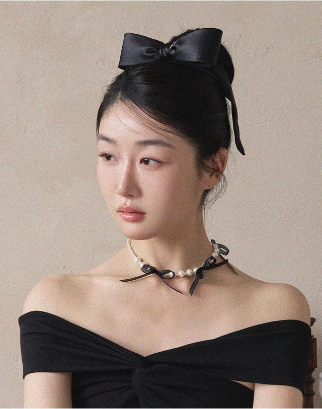 장폴클라리쎄 장폴 클라리쎄 볼륨 테일 리본 자동핀 JP-26-105AB 착용컷