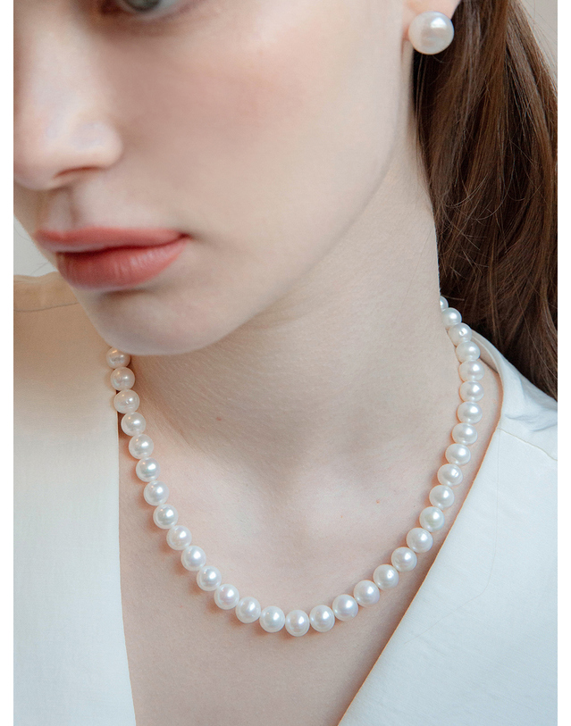 장폴클라리쎄 장폴 클라리쎄 [SILVER] 천연 담수 진주 목걸이 - 8MM JS-22-007N 착용컷