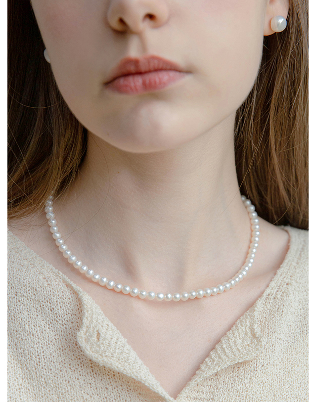 장폴클라리쎄 장폴 클라리쎄 [SILVER] 천연 담수 진주 목걸이 - 5MM JS-22-008N 착용컷