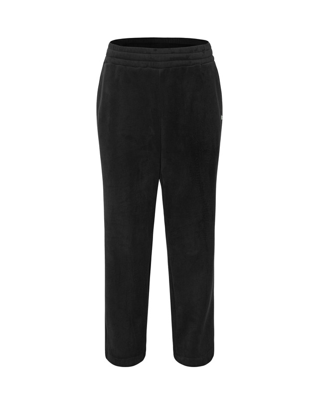 더블플래그 여성 [Range wear] 블랙 여성 로고 포인트 코듀로이 세미와이드 팬츠 착용컷