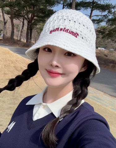 [러블리 핏] 아이보리 여성 로고 디테일 포인트 니트 햇