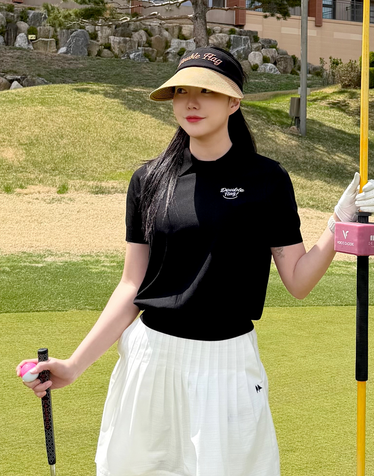 [품절임박][데일리 코디] 블랙 여성 에리 변형 스마일 그래픽 반팔 카라 니트