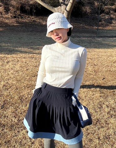 [BEST][Soft Warm] 아이보리 여성 로고 포인트 하이넥 골지 티셔츠