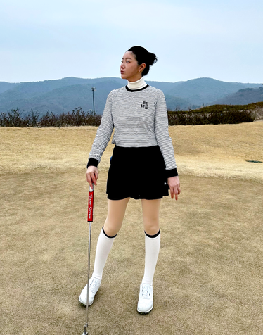 [데일리 코디] 네이비 여성 라운딩 그래픽 긴팔 스트라이프 티셔츠