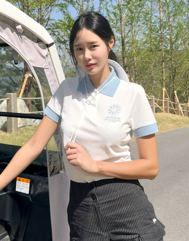 [데일리 코디] 아이보리 여성 컬러 배색 그래픽 반팔 카라티