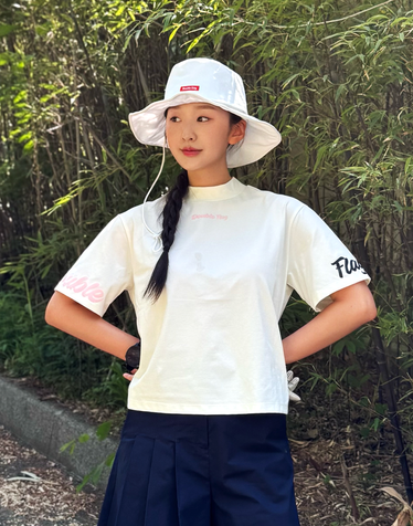 [BEST][리뷰 BEST] 아이보리 여성 듀얼레터 그래픽 썬쉴드 모크넥 반팔티