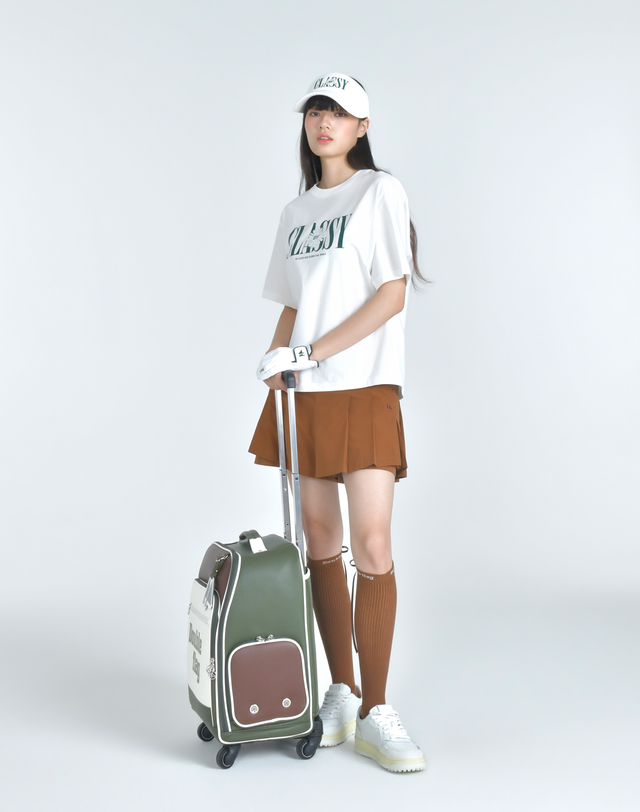 더블플래그 여성 [트렌드 픽] 카키 여성 크로마틱 모빌리티 캐리어 백 착용컷