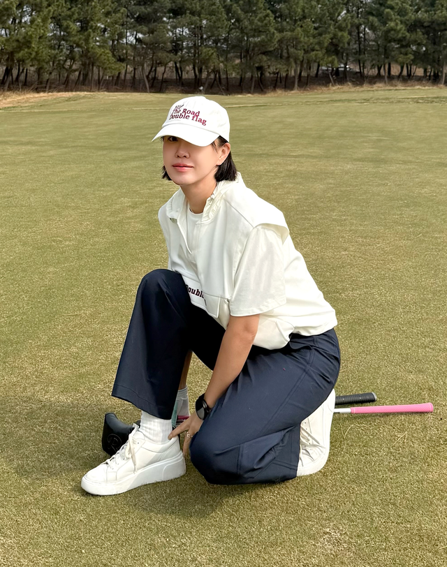 더블플래그 여성 [와이드] 다크 네이비 여성 변형라인 스트레치 밴드 와이드 팬츠 진한 네이비 착용컷