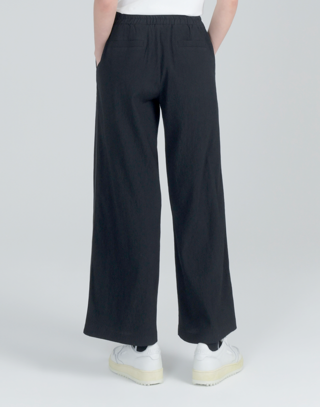 더블플래그 여성 [BEST][Micro Pleats] 블랙 여성 Micro Pleats 라인 컬러링 와이드 팬츠 착용컷