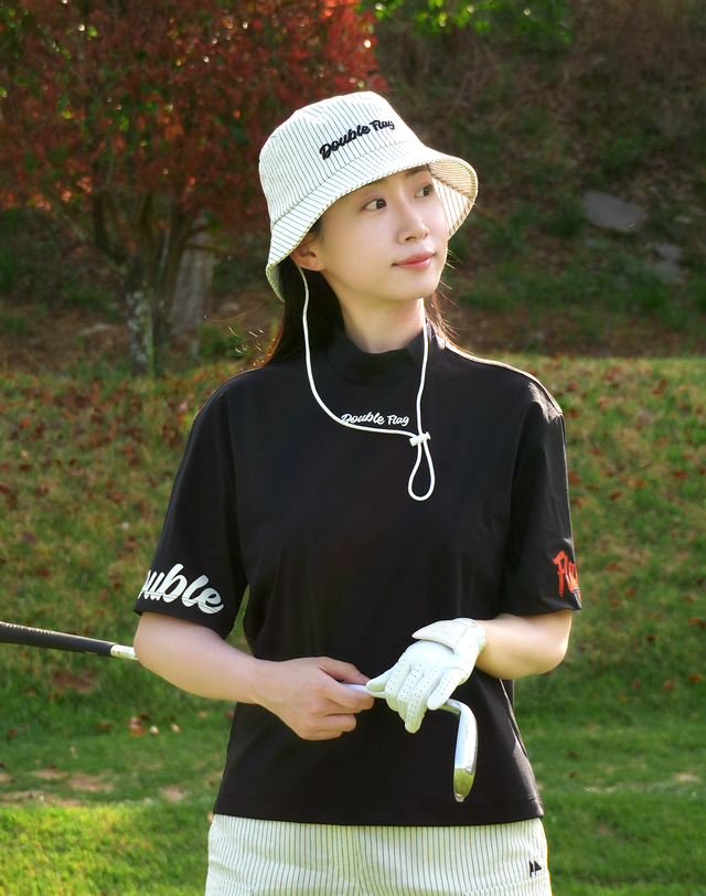 더블플래그 여성 [리뷰 BEST] 블랙 여성 듀얼레터 그래픽 썬쉴드 모크넥 반팔티 착용컷