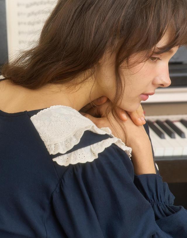 울랄라 그레테 긴팔 원피스 네이비 (21수) 착용컷