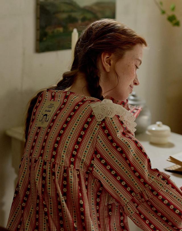 울랄라 앤의 향수 긴팔 원피스 레드 (30수) 착용컷