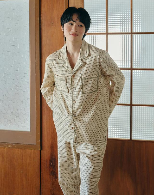울랄라 푸티 긴팔 남성페어 버터 (30수) 착용컷