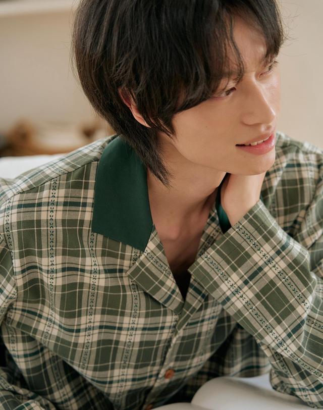 울랄라 마엘 긴팔 남성페어 세이지그린 (32수) 착용컷
