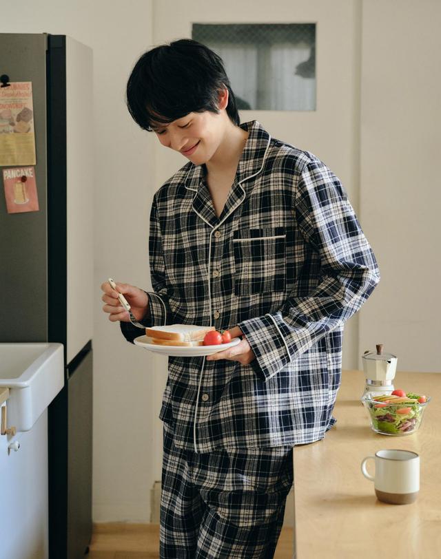 울랄라 마로 긴팔 남성페어 블랙 (32수) 착용컷