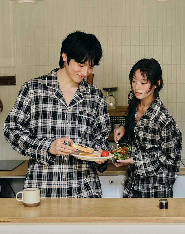 울랄라 마로 긴팔 여성페어 블랙 (32수) 착용컷