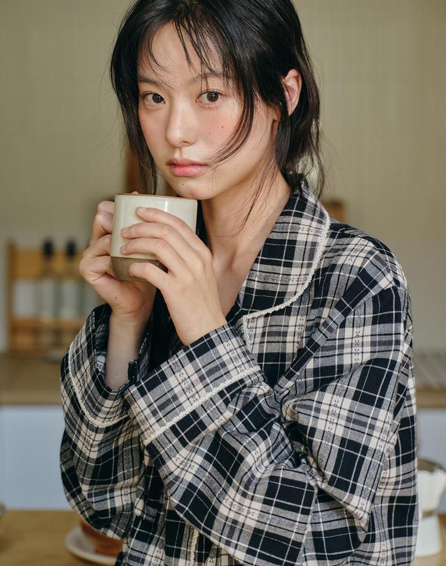 울랄라 마로 긴팔 여성페어 블랙 (32수) 착용컷