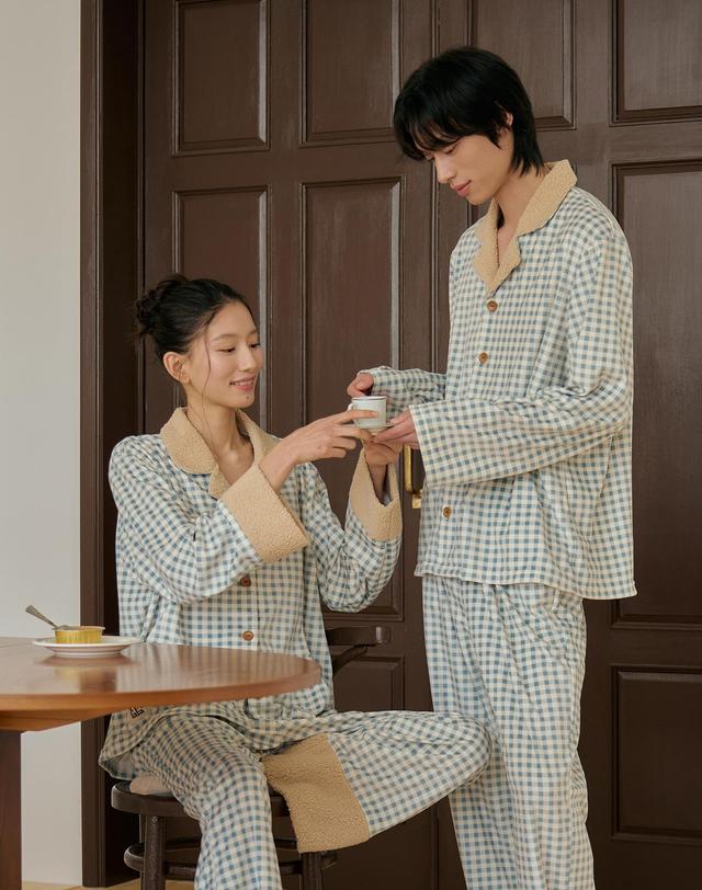 울랄라 포근잠 긴팔 남성페어 코튼블루 (피치기모) 착용컷