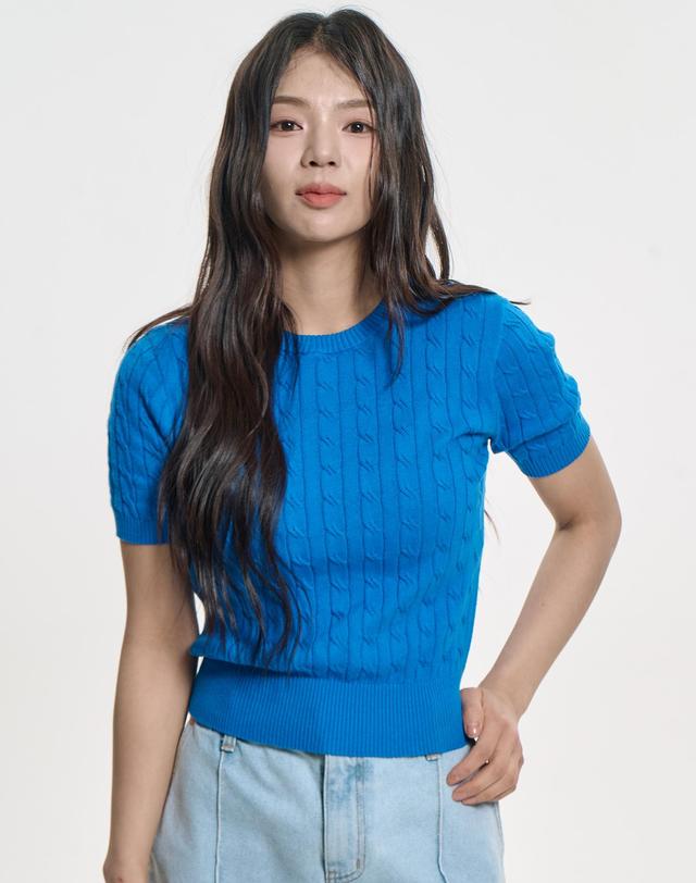 클레버필드 케이블 코튼 크롭 니트_블루 착용컷