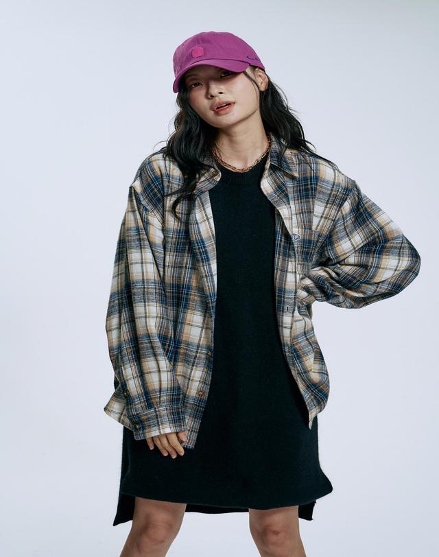 클레버필드 빈티지 오버핏 와펜 체크셔츠_네이비 착용컷