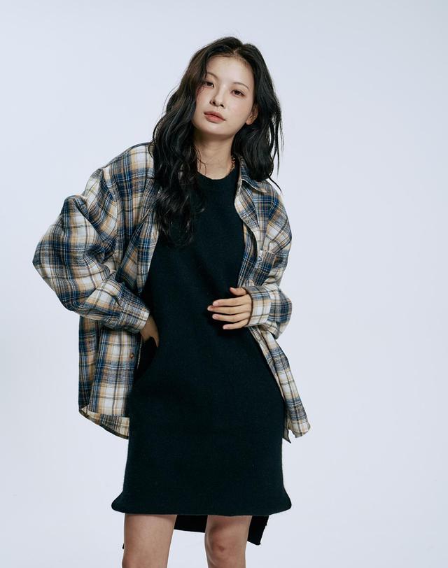 클레버필드 빈티지 오버핏 와펜 체크셔츠_네이비 착용컷