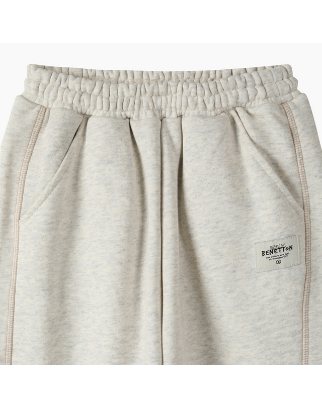 베네통키즈 주니어 배럴핏 트레이닝 팬츠_QATP13661OT 착용컷