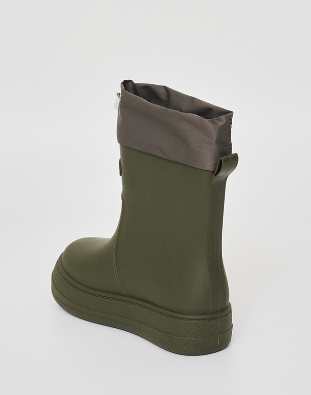리끌로우 RE-RAIN SHIRRING 레인부츠 KHAKI 착용컷