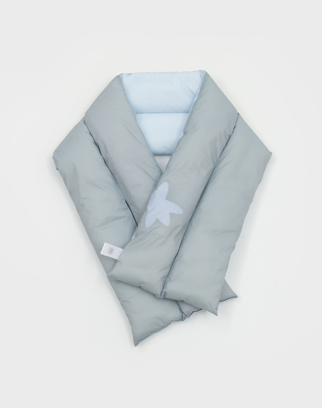 리끌로우 JINI PADDING MUFFLER BLUE GRAY 착용컷
