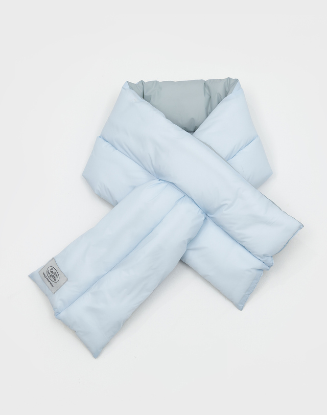 리끌로우 JINI PADDING MUFFLER BLUE GRAY 착용컷