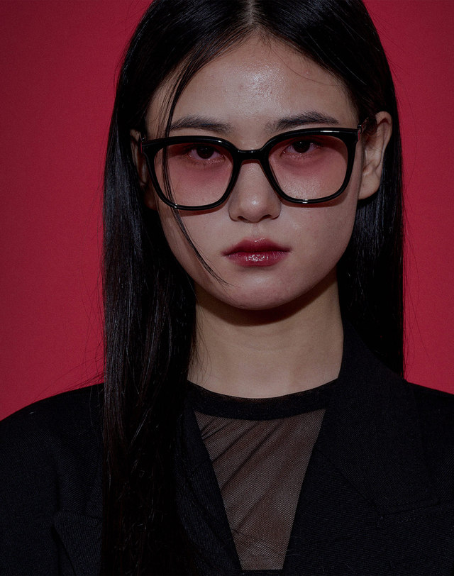 리끌로우 ROCHE 선글라스 PINK 착용컷