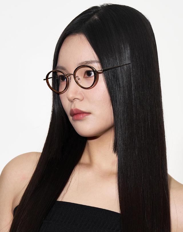 리끌로우 KAY 안경 HOPI 착용컷