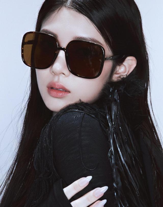 리끌로우 ARUM 선글라스 HOPI 착용컷