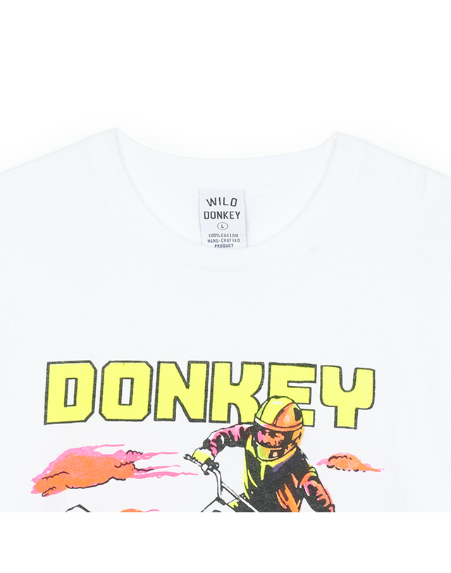 와일드 동키 와일드동키 남여공용 DONKEY CROSS 티셔츠 화이트 WDSS26TS01-017 흰색 착용컷