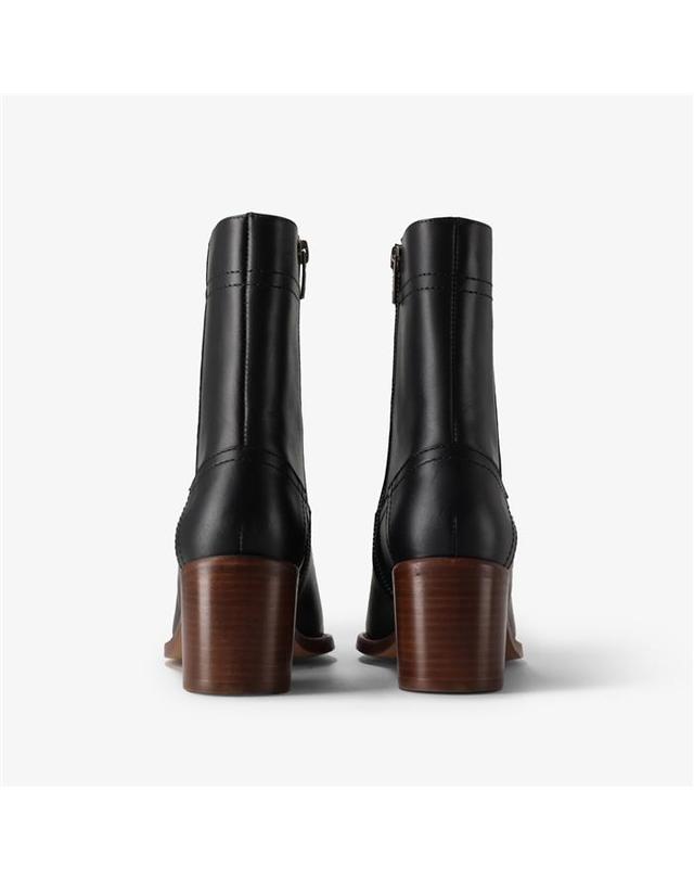 아페쎄 아페쎄 A.P.C. 조지아 앵클 부츠 PXBAA F54171 LZZ 착용컷